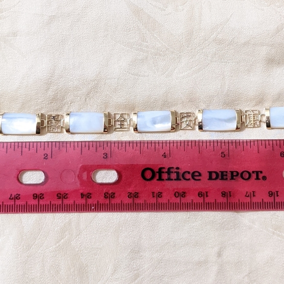 14k Solid Gold White Shell Pearl Bracelet - Picture 7 of 7